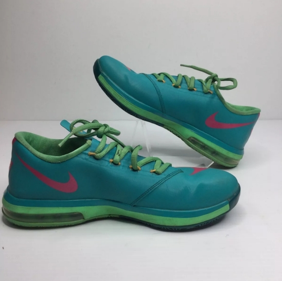 Nike - Picture 2 of 4